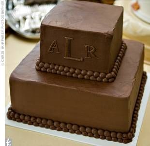 Chocolate Groom's Cake - love the simple look and monogram!! Wedding Cake Simple Buttercream, Chocolate Grooms Cake, Grooms Cake Tables, Grooms Cake Ideas, Groom Cakes, Grooms Table, Grooms Cakes, Cake Wrecks, Groom Wedding Cakes