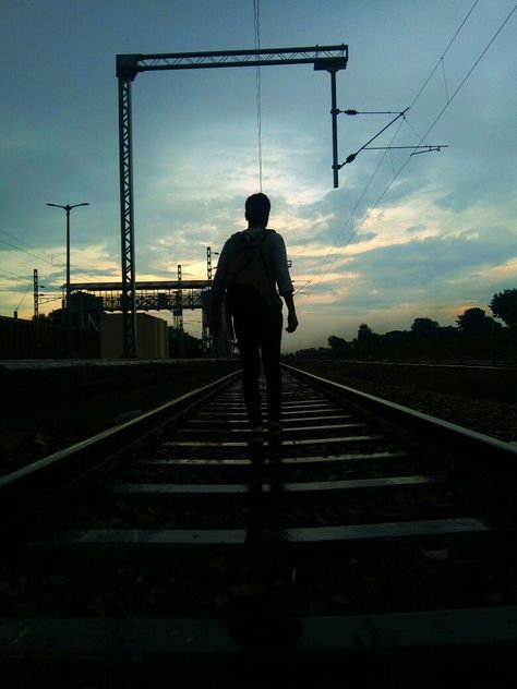 Railway Tracks Photography, Railway Photoshoot, Track Photography, Train Tracks Photography, Line Photography, Inspiration Portrait, Photography Assignments, Railway Track, Natural Photography