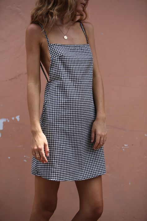 This Dress Is an Exact Replica of the One Rachel Wore in Friends via @WhoWhatWearAU Earth Dress, Mini Sundress, Looks Black, Gingham Dress, Mode Inspiration, Bride Wedding, Denim Outfit, Who What Wear, Look Fashion