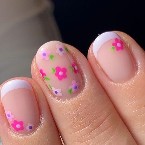 𝔞𝔟𝔟𝔦𝔢 𝔩𝔬𝔪𝔞𝔰 on Instagram: "The cutest set ever?! 🌸  Prep: @personailityuk  @officialnavyprofessional   Products:  @dndgel.europe      ✨✨✨  #nails #nailsofinstagram #nail #nailinspo #nailart #naildesign #nailaddict #nailcare #nailtech #salon #salondecor #girl #girlboss #navyprotools #personaility #tgb #frenchmanicure  #gelnails #gel #gelmanicure #nailartist #naildesigns #handpainted #dndgel" Cute Flower Gel Nails, Little Kid Nails Designs, Nail Art Kids Girl, Baby Girl Nail Designs, Kid Nail Art, Nails For Baby Girl Arrival, Cute Nails For Kids 7-8, Girl Nail Designs, Cute Nail Ideas For Kids