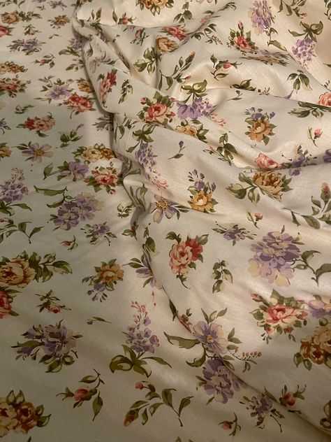 Cottagecore Sheets, Cottagecore Bed, Costal Cowgirl Aesthetic, Vintage Bedsheets, Black Coastal, Costal Cowgirl, Flower Sheets, The Chicks, Farm Clothes