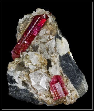 Topaz Ghundao Hill Katlang Pakistan Pink Red Topaz, Minerals Crystals Rocks, Earth Gift, Pretty Rocks, Beautiful Rocks, Pink Topaz, Mineral Stone, Rocks And Gems, Minerals And Gemstones