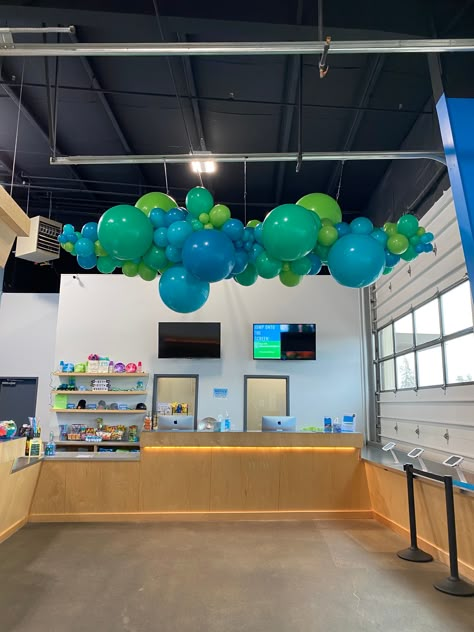 Floating Balloon Garland, Balloon Arch On Ceiling, Ceiling Balloon Installation, Balloon Garland Hanging From Ceiling, Large Balloon Decorations, Balloon Garland Ceiling, Balloon Link Garland, Office Balloon Decoration, Ceiling Balloon Garland