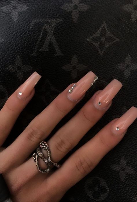 Simple Diamond Nail Designs, Nude Nails With Diamonds, Classy Acrylic Nails, Bling Acrylic Nails, Diamond Nails, Hot Nails, Fire Nails, Dream Nails, Pretty Acrylic Nails