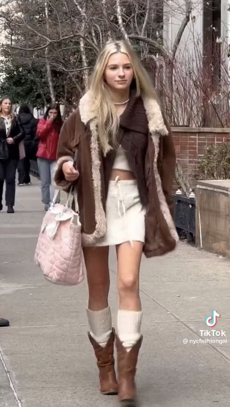 Cowboy Boots Winter Outfit, Cowgirl Winter Outfits, Winter Cowboy Boots Outfit, Cowboy Boots Outfit Winter, Chunky Socks, Cowgirl Boots Outfit, Winter Boots Outfits, From Tiktok, Italy Outfits