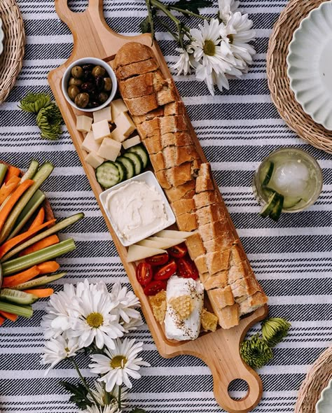 Charcuterie Board With Baguette, Baguette Snacks Party Appetizers, Italian Bread Dipping Oil Charcuterie Board, Baguette Charcuterie Board, Baguette Ideas Appetizers, Breads And Spreads Board, Charcuterie Board Bread Ideas, Baguette Dips, Baguette Appetizer Ideas