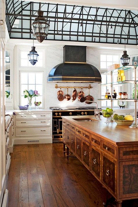 Conservatory Kitchen, French Country Kitchens, Farmhouse Kitchen Island, Classic Kitchen, French Country Kitchen, Small Space Kitchen, Kitchen Models, Kitchen Island Design, Gorgeous Kitchens