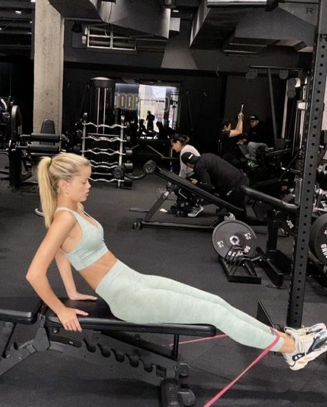 Workout inspo
Workout 
Abs workout
Waist workout
Stomach workout 
Pilates Frida Aasen, Girl Motivation, Gym Crush, Wellness Club, Leg Training, Cute Workout Outfits, Gym Fits, Workout Fits, Workout Outfits