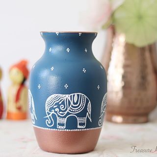 TreasureHutBySiri (@treasurehutbysiri) • Instagram photos and videos Painting On Glass Vases Ideas, Rajasthani Pot Painting, Pot Art Design, Handpainted Vase, Decorating Terra Cotta Pots, Handmade Vases, Worli Painting, Flower Pot Art, Vase Painting