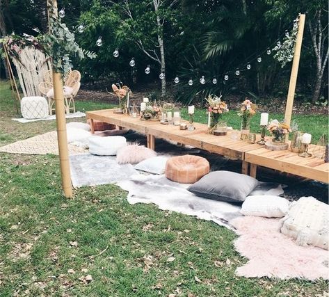 Picnic Party Ideas @ohitsperfect #picnicparty #picnic #picnicfood #picnictable Picnic Party Ideas, Bohemian Picnic, Park Picnic, Picnic Birthday Party, Boho Birthday Party, Backyard Parties, Outdoor Dinner Parties, Backyard Picnic, Picnic Birthday