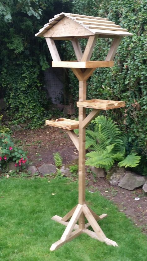 Another neat bird feeder mount -- platform feeders on the sides Petting Animals, Bird Feeders For Kids To Make, Pet Aesthetic, Platform Bird Feeder, Bird Feeder Station, Wood Bird Feeder, Bird Feeder Plans, Pets Supplies, Wooden Bird Feeders