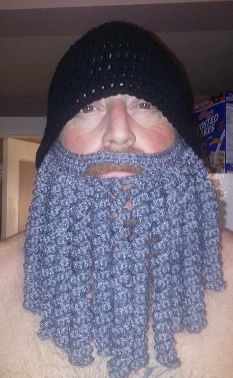 Hat with beard #crochet                                                                                                                                                     More Crochet Beard Hat Free Pattern, Crochet Beards, Hair Tie Tutorial, Baby Beard Hat, Crochet Beard Beanie, Crochet Beard Hat, Yarn Beard, Quick Easy Crochet, Tie Tutorial