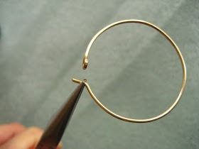 not enough time for everything: how-to -hammered hoop earrings- How To Make Wire Hoop Earrings, Making Hoop Earrings Wire Jewelry, Diy Bead Hoop Earrings, How To Make Hoop Earrings Tutorials, Diy Gold Hoop Earrings, Diy Wire Hoop Earrings, Wire Hoop Earrings Diy, How To Make Hoop Earrings, Wire Earrings Tutorial