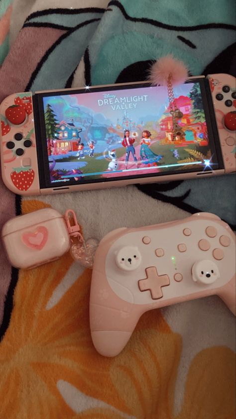 Cute Nintendo Switch Aesthetic, Disney Dreamlight Valley Nintendo Switch, Wii Console Aesthetic, Dreamlight Valley Aesthetic, Disney Dreamlight Valley Characters, Dreamlight Valley Character, Video Game Nostalgia, Disney Dreamlight Valley Aesthetic, Nintendo Switch Cute