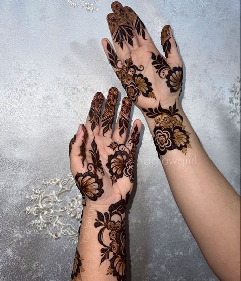 Elegant bridal henna mehndi Dubai Henna, Arabic Designs, Arabic Design, Henna Artist, Bridal Henna, December 22, Henna Art, Mehndi Design, Artist On Instagram