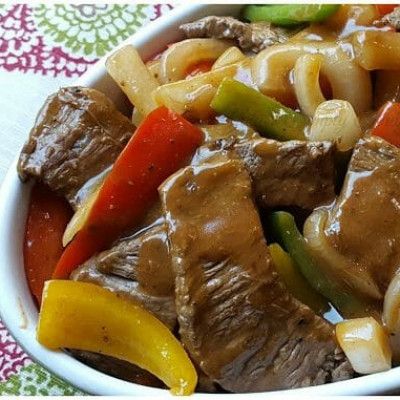 Pepper Steak - Southern Style Pepper Steak And Rice, Hamburger Steaks, Rice And Gravy, Steak And Rice, Pepper Steak Recipe, Round Steak, Cooking White Rice, Canadian Food, Pepper Steak