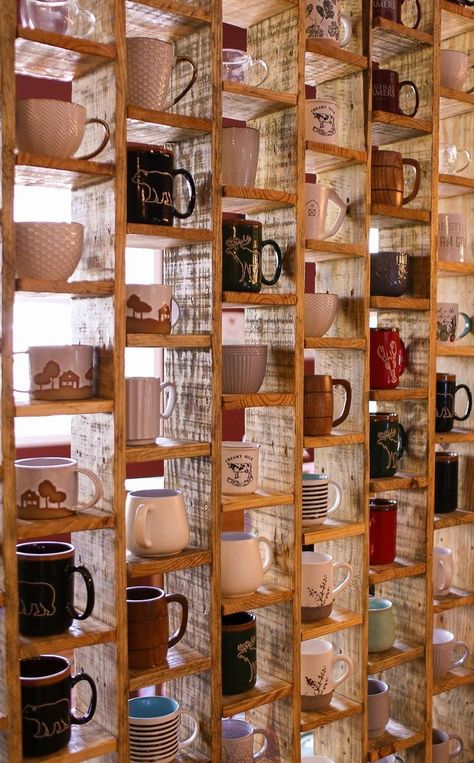 Coffee Mug Display, Mug Storage, Bookstore Cafe, Mug Display, Coffee Bar Home, Decorating Ideas On A Budget, Deck Decorating Ideas, Book Cafe, Small Deck