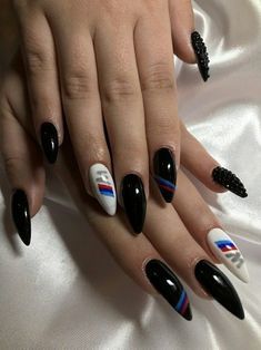 BMW (model) için 35 fikir, 2022 | bmw serisi, bmw, araba Tulip Nails, Gel Nails Diy, Matte Nails Design, Classy Acrylic Nails, Pretty Gel Nails, Makijaż Smokey Eye, Almond Acrylic Nails, Fire Nails, Pretty Acrylic Nails