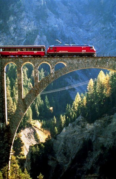 Glacier Express, Bernina Express, Old Steam Train, Luxury Train, Train Art, Train Tickets, Train Pictures, Train Journey, Model Train Layouts