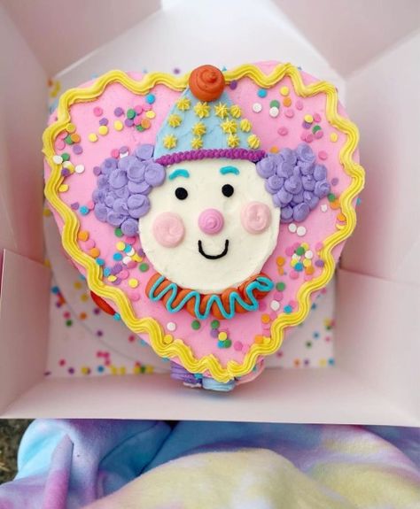 Pastel Clowncore, Pastel Clown, Pasteles Aesthetic, Kitchen Princess, Pastel Confetti, Clown Cake, Pastel Cupcakes, Clown Party, Confetti Cake