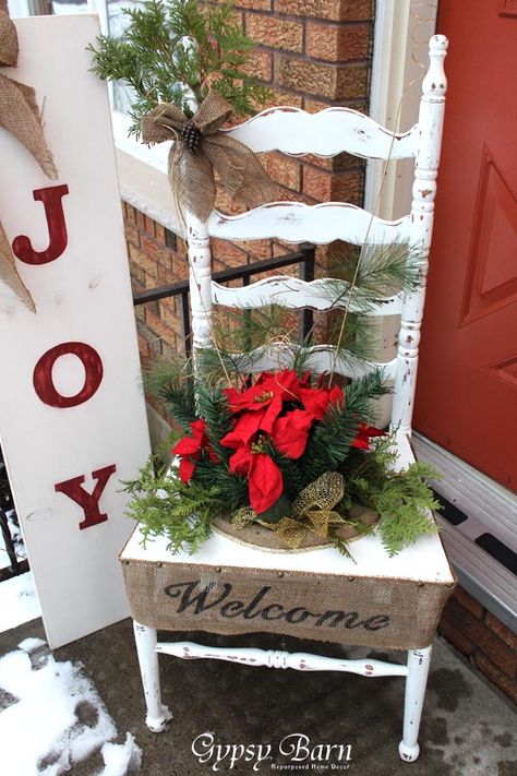 Chair for Charity Creation Christmas Chair, Country Christmas Decorations, Christmas Porch, Primitive Christmas, Christmas Wood, Country Christmas, Summer Months, Christmas Deco, Christmas Joy