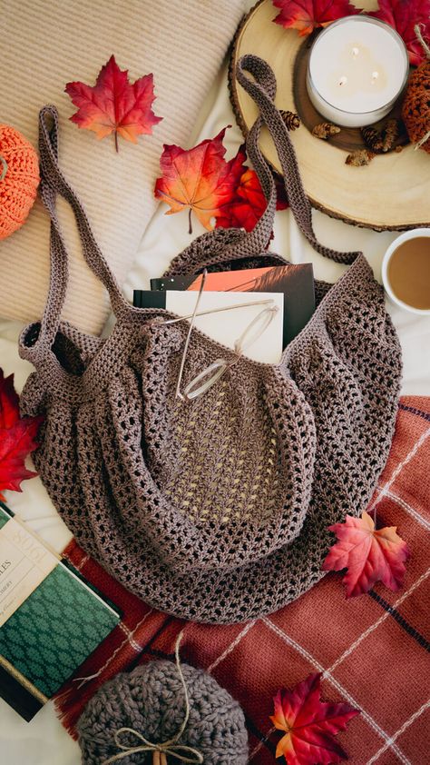 Crochet Fall Bookshop Market Bag Pattern - Just Be Crafty Tote Crochet, Ripple Stitch, Cozy Crochet Patterns, Crochet Twist, Crochet Bag Pattern Free, Bag Pattern Free, Crochet Market Bag, Crochet Handbags Patterns, Crochet Fall