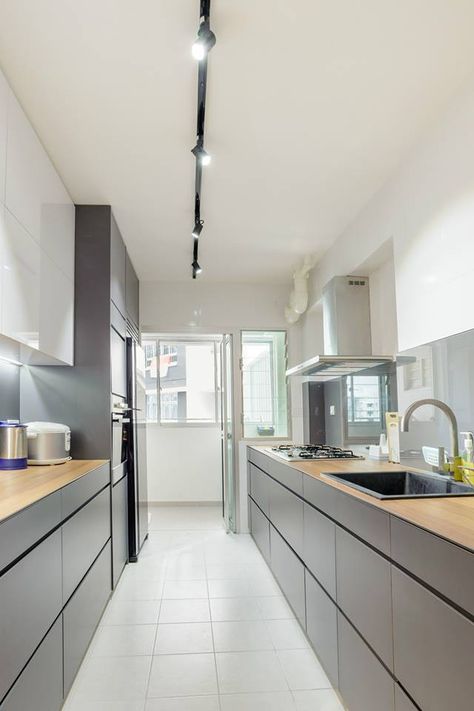 Clean House Interior, Kitchen Ideas Hdb, Kitchen Ideas Singapore, Bto Kitchen, Hdb Kitchen, Kitchen Unit Designs, Kitchen Colour, Narrow Kitchen, Minimalist Kitchen Design