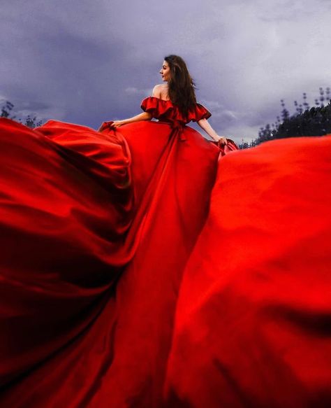 Mama Photoshoot, Flowy Dress Photoshoot, Classic Photoshoot, Satin Red Dress, Floating Dress, Gown Poses, Dress For Engagement, Christmas Fashion Photography, Dream Photoshoot