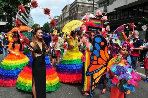 Outfit Carnaval, Crop Top Boys, Rainbow Family, Gay Pride Parade, Gay Pride Shirts, Trans Pride, Pride Outfit, Pride Parade, Higher Design