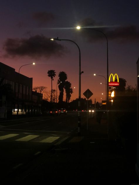 Taken by @Nata1ie_29 New Zealand Sunset, Happy City, Dream Places, Night Aesthetic, Royal Oak, Auckland, Beautiful Views, Singapore, Mood Board