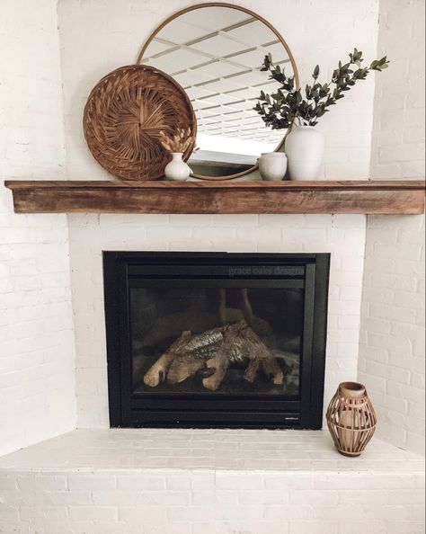 Fireplace Remodel Ideas, Corner Fireplace Living Room, Fireplace Design Ideas, Painted Brick Fireplaces, Fireplace Update, Gorgeous Fireplaces, Fireplace Mantle Decor, Faux Brick Walls, White Fireplace