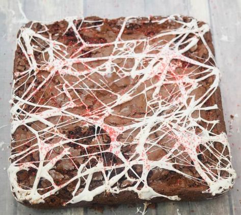 Spider Web Brownies, Brownies With Marshmallow, Super Hero Food, Superhero Treats, Kid Cooking, Marshmallow Brownies, Spider Man Spider, Spider Man Movie, Creepy Halloween Food