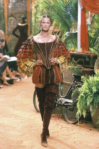 John Galliano for The House of Dior, Autumn/Winter, 1998, Haute Couture. Drag Clothing, 1998 Couture, Elizabethan Fashion, Carmen Kass, House Of Dior, Dior Collection, History Fashion, 1990s Fashion, Weird Fashion