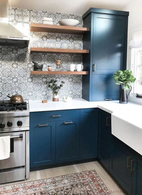 Kitchen With Blue Cabinets, Blue Kitchen Designs, Budget Kitchen Remodel, Blue Kitchen Cabinets, Kabinet Dapur, Cottage Kitchens, Blue Cabinets, Contemporary Cottage, Storage Kitchen