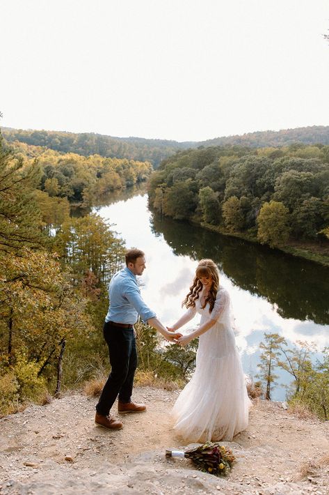 Broken Bow elopement, Hiking elopement, Adventure elopement, Intimate wedding photos, Mountain top Oklahoma elopement, Forest wedding, Unique wedding ideas, DIY wedding tips, Oklahoma weddings, VRBO weddings, Cabin wedding day. Photography by Katherine Rivera Photography. Unique Wedding Ideas Diy, Oklahoma Elopement, Elopement Airbnb, Vrbo Wedding, Diy Wedding Tips, Elopement Forest, Log Cabin Wedding, Luxurious Cabin, Wedding Ideas Diy