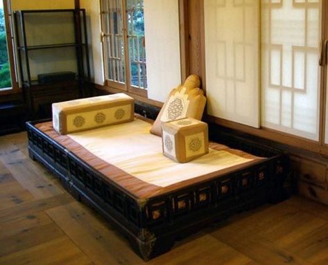 Korean Bed, Korean Interior Design, Korean Bedroom, Korean Lifestyle, Korean Furniture, Korean Traditional House, Korean Architecture, Traditional Korean, Scene Design