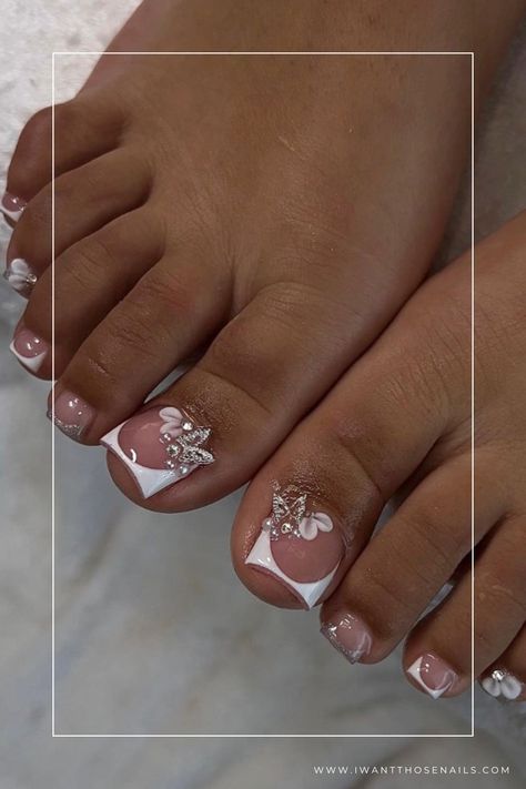 wedding toe nails design Brides Wedding Nails, Gel Nails For Bride Wedding Day, Wedding Nails And Toes For Bride, Wedding Nails For Bride Black Women, Pedicure For Bride, Wedding Toes Nails, Bride Toe Nails, Wedding Nail Designs For Bride 2024, Bridal Toes Nails Brides