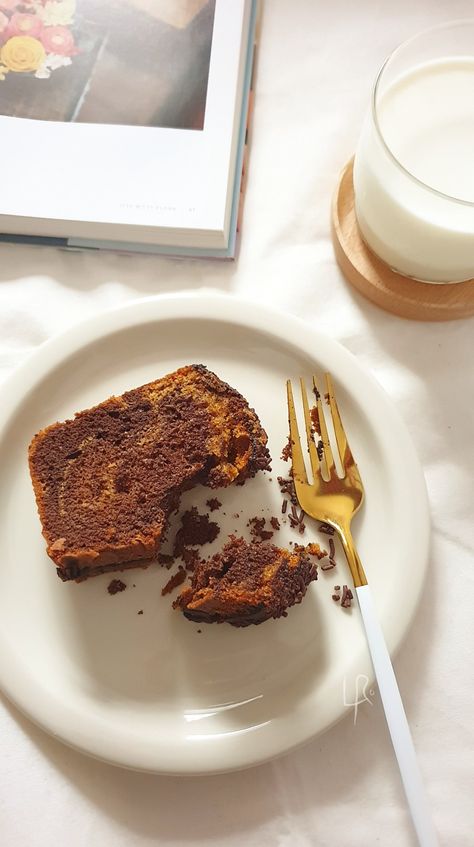 Liratelier Home Cafe | Mom's homemade chocolate cake slice, photographed by Liratelier Cafe Cake Photography, Slice Cake Photography, Cakes Photoshoot, Cake Slice Photography, Honeycomb Bread, Chocolate Cake Slice, Food Photography Cake, Bread Photography, Cakes Photography