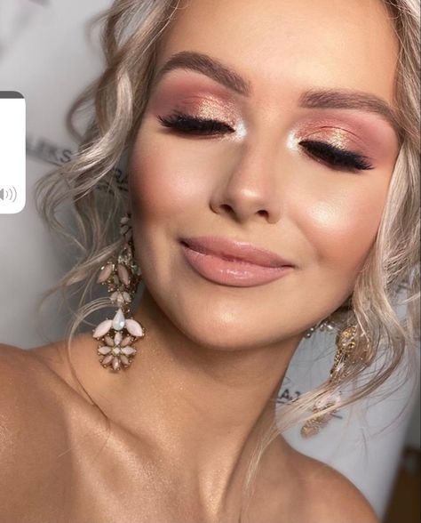 Rose Gold Makeup Blue Eyes, Pink Gold Wedding Makeup, Bride Makeup Pink Rose Gold, Rose Gold Makeup Brown Eyes, Pink With Gold Makeup, Makeup With Rose Gold Dress, Bridesmaid Makeup Dusty Rose, Rose Gold Eye Makeup Wedding, Simple Prom Makeup Natural Looks Rose Gold