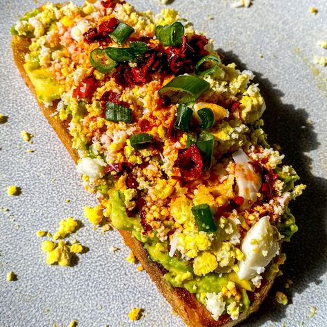 Avocado Toast Recipe Egg, Chili Oil Eggs, Egg Avocado Toast, Meals For Breakfast, Ricotta Toast, Egg Avocado, Easy Breakfast Brunch, Avocado Toast Egg, Fast Breakfast