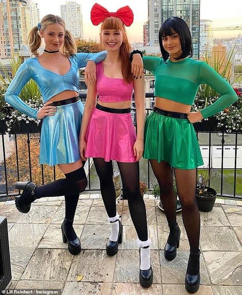 Powerpuff Kızları, Powerpuff Girls Costume, Trio Costumes, Costume Carnaval, Best Celebrity Halloween Costumes, Cute Group Halloween Costumes, Matching Halloween Costumes, Celebrity Costumes, Costume Disney