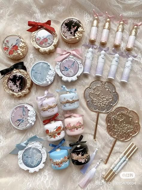 Flower Knows Makeup, Koleksi Makeup, Flower Goddess, Makeup Packaging, Flower Knows, Kawaii Makeup, Makeup Package, Makeup Accesories, Fancy Makeup