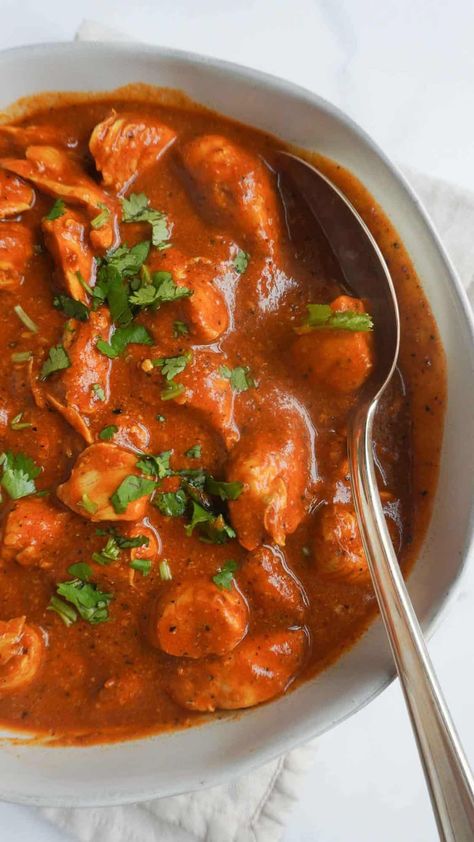 This tandoori chicken curry recipe is the perfect weeknight meal. Quick and easy, it is paleo and Whole30 compliant. Tandoori Chicken Curry, Chicken Tandoori Masala, Kofta Curry Recipe, Tandoori Recipes, Curry Easy, Chicken Curry Recipe, Mutton Recipes, Tandoori Masala, Easy Chicken Curry