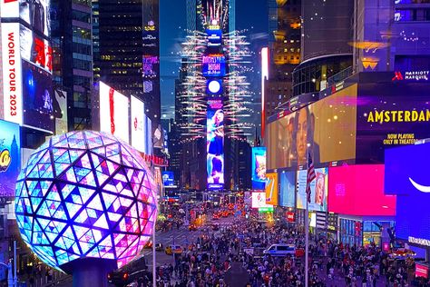 🎉Choose your New Year’s Eve party in NYC and celebrate in style! 🎉  1️⃣ Times Square Gala at M Social Hotel: Enjoy gourmet bites.  2️⃣ R Lounge: High above the crowds with an unbeatable view, gourmet food. 3️⃣ Rockefeller Center Family-Friendly Party: Fun for all ages with a photo op by the Rockefeller Center Christmas Tree.  https://btsq.com/new-years-eve-ball-drop-party-nyc/  #NYE2025 #NYCEvents #TravelAdvisors #btsq #newyorkcity #rockefellercenterchristmastree #newyearseve2024 New York Ball Drop, Times Square Ball Drop, New Years Eve Ball, New Years Ball, Rockefeller Center Christmas Tree, Rockefeller Center Christmas, Nyc Tours, Professional Photo Shoot, Travel Ads