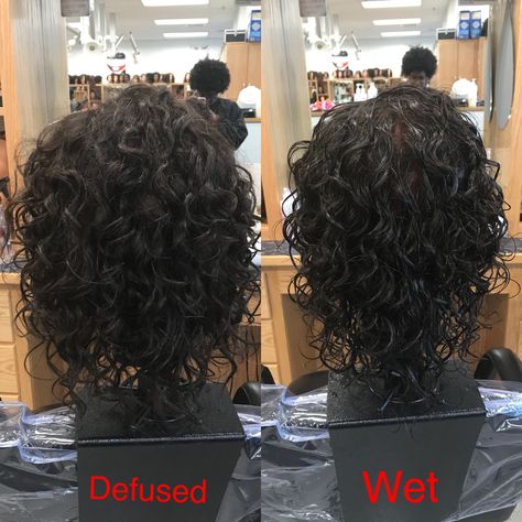 Live spiral perm on white and grey perm rods Perms Before And After, Perm Hair Styles, Root Perm, Spiral Perm Long Hair, Spiral Perms, Perm Curls, Spiral Perm, Short Permed Hair, Perm Hair