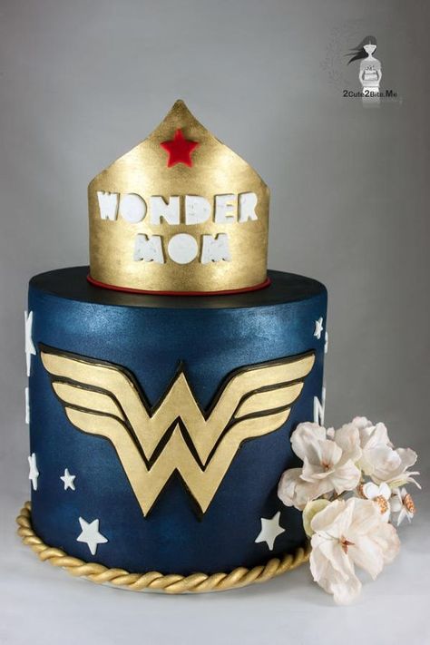 Flowers, fine jewellry, or delicious sweet treat? Your mum deserves the best! Get inspired from our selection of Mother's day cake ideas. Wonder Woman Cake, Wonder Woman Birthday Party, Flower Pot Cake, Wonder Woman Party, Wonder Woman Birthday, Birthday Cake For Mom, New Birthday, Cool Cake Designs, Mothers Day Cake