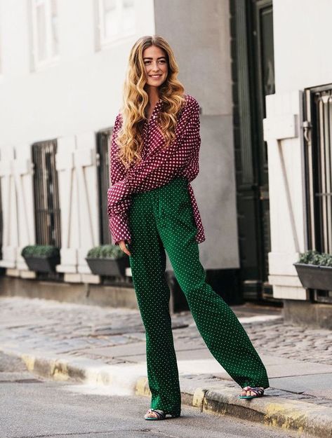 Color Outfits, Leandra Medine, Giovanna Battaglia, Anna Dello Russo, Beige Outfit, Looks Street Style, Sarah Jessica Parker, Green Pants, Alexa Chung