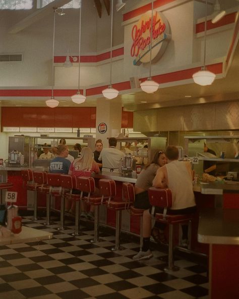 Johnny Rockets Aesthetic, Kennywood Aesthetic, Mortgage Aesthetic, Cream Photoshoot, 50’s Aesthetic, Real Burger, Bistro Interior, 1950s Diner, Johnny Rockets