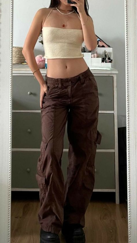 Brown Parachute Pants Outfit, Brown Parachute Pants, Brown Cargo Pants Outfit, Parachute Pants Outfit, Recreating Outfits, Cargo Outfit, France Outfits, Brown Cargo Pants, Kid Laroi