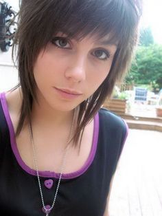 dark brown Emo Haircuts For Girls, Short Emo Haircuts, Short Emo Hair, Scene Haircuts, Emo Haircuts, Short Scene Hair, Emo Girl Hairstyles, Girls Short Haircuts, Emo Hair